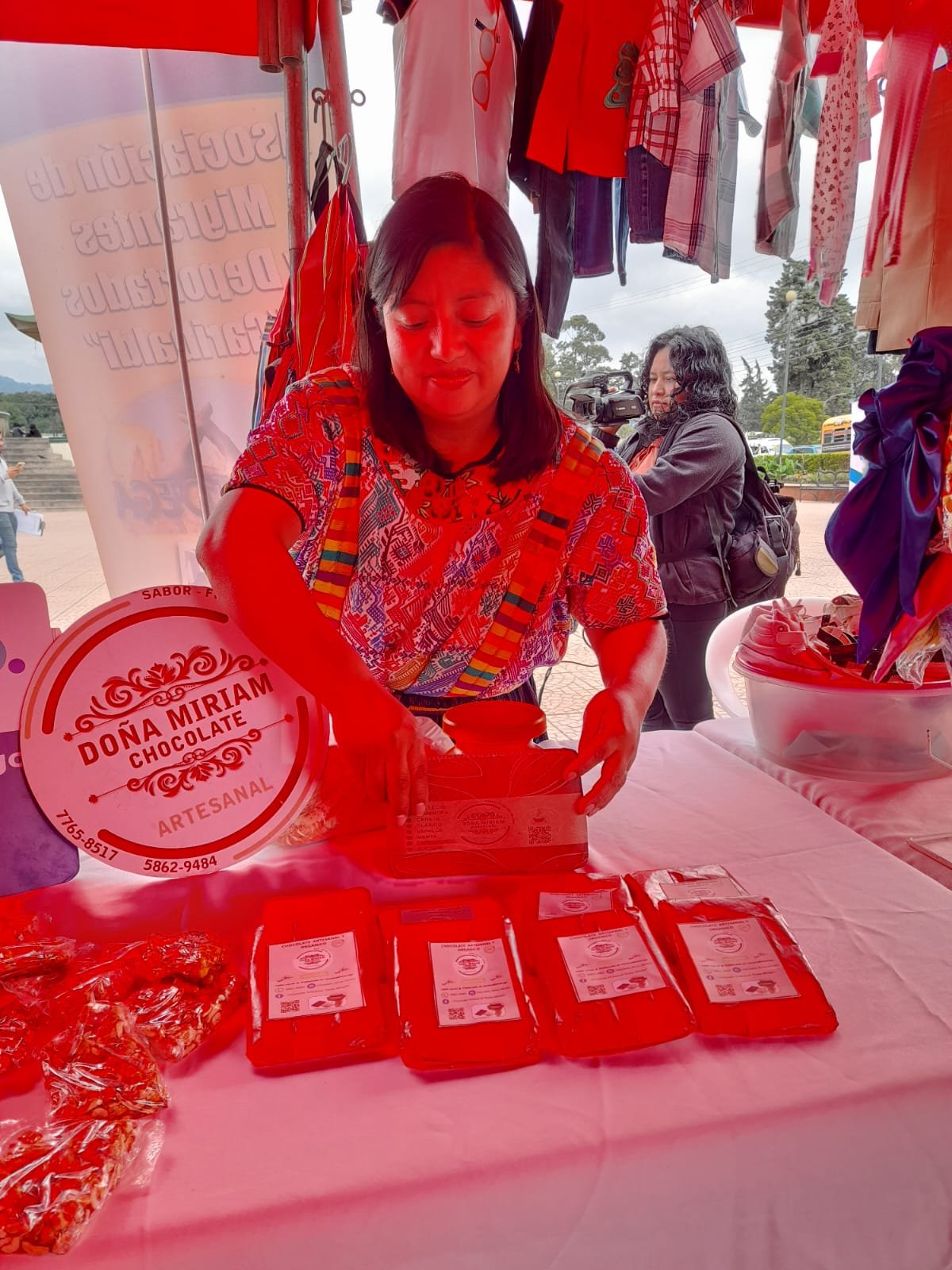  Vencer el cáncer le abrió las puertas a mejores oportunidades para posicionar el chocolate tradicional bajo su marca, pero también le abrió espacios para trabajar otra variedad. Foto Mirna Alvarado  
